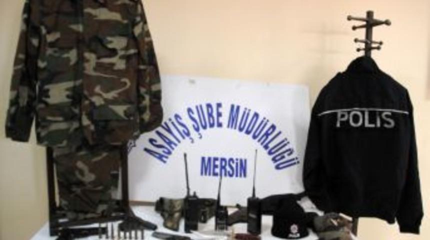 &Ccedil;ocuk Istismarcının Evinden Askeri Ve Polis Malzemeleri &Ccedil;ıktı