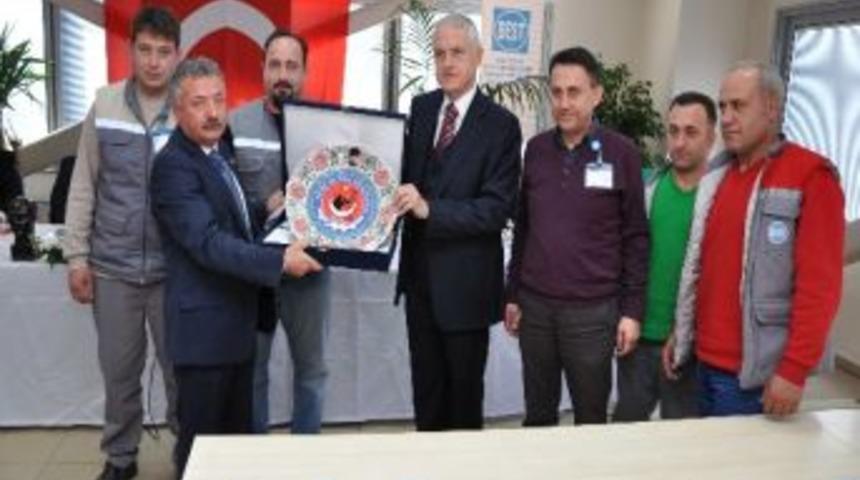 İşadamı Yırcalı'ya Sendikadan Plaket