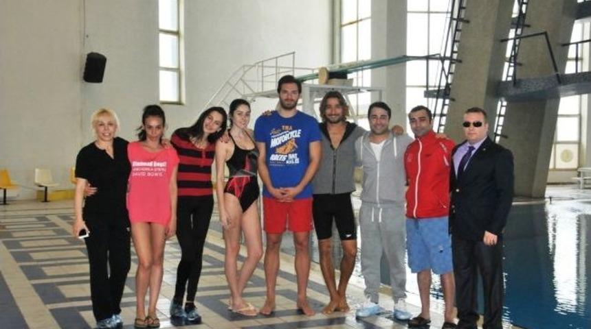 &Uuml;nl&uuml;ler Om&uuml;&rsquo;de Kampa Girdiler