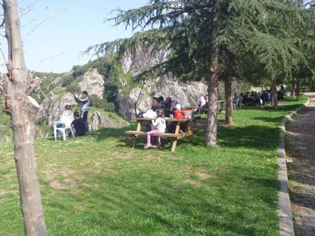 Şeyh Edebali T&uuml;rbesi Ziyaret&ccedil;i Akınına Uğruyor