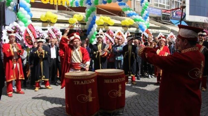 Batı M&uuml;ziklerine İnat Mehterli A&ccedil;ılış