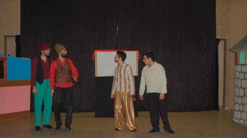 Kartepeli &Ccedil;ocukların Tiyatro Keyfi