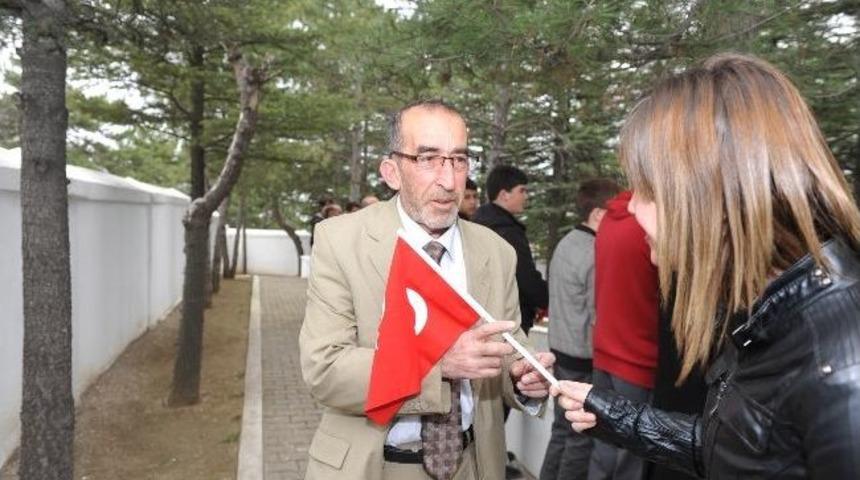 T&ouml;ren Bayrakları Boz&uuml;y&uuml;k Belediyesi&rsquo;nden