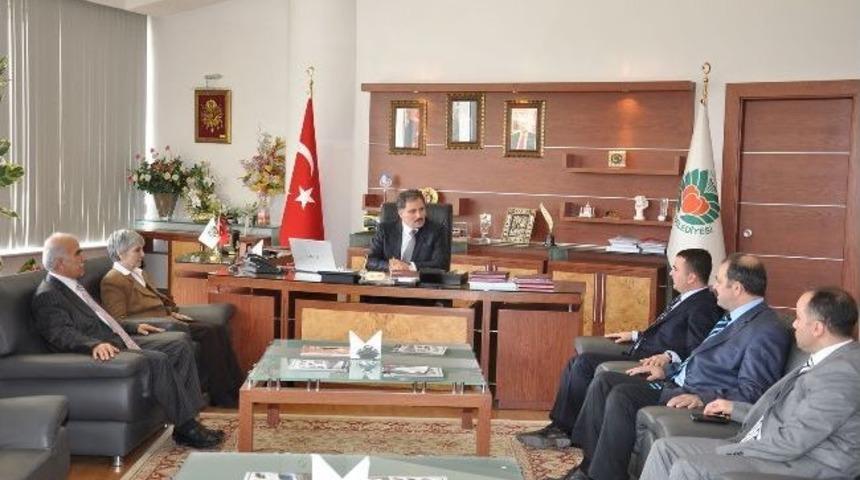 Mehmet Akif Ersoy&rsquo;un Torunu Selma Argon, Malatya Belediye Başkanı Ahmet &Ccedil;akır&rsquo;ı Ziyaret Etti