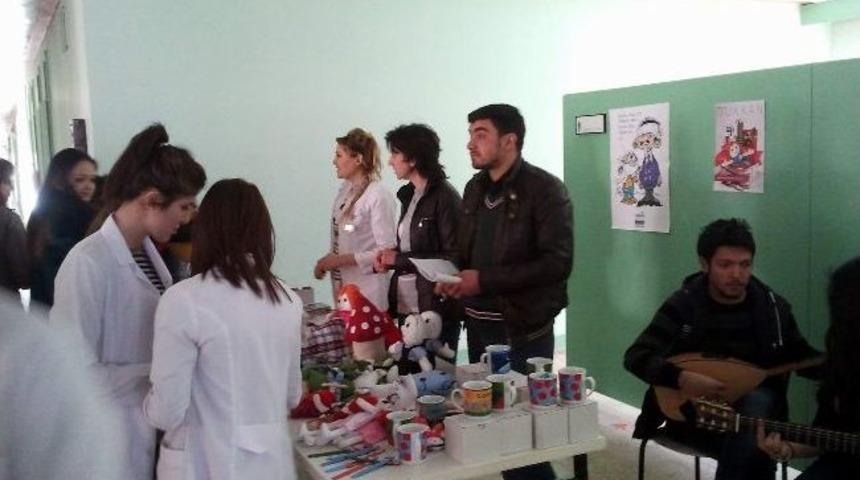 &Uuml;niversiteli &Ouml;ğrenciler L&ouml;semili &Ccedil;ocuklar İ&ccedil;in Kampanya Başlattı