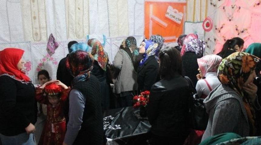 Akdağmadeni Halk Eğitim Merkezi&rsquo;nin El Ve Makine Nakış Kursu İşleri G&ouml;r&uuml;c&uuml;ye &Ccedil;ıktı