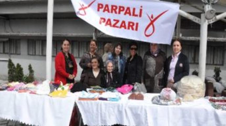 Chp, Maddi Durumları İyi Olmayan Ailelere Destek Amaçlı Stant Açtı