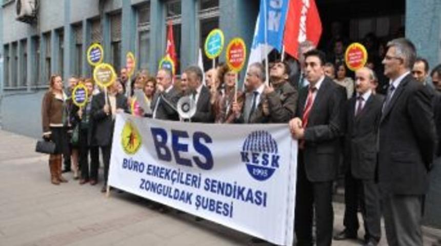 Bes, 666 Sayılı Kanun H&uuml;km&uuml; Kararname İle Yaşanan Hak Kayıplarına Karşı Eylem Yaptı