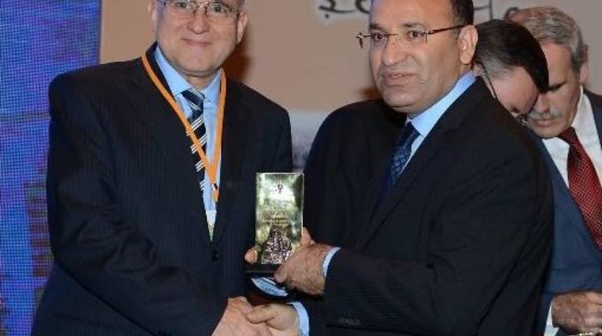 Başkan G&uuml;zelbey&rsquo;e Başbakan&rsquo;dan &ldquo;k&uuml;lt&uuml;ryolu&rdquo; &Ouml;d&uuml;l&uuml;