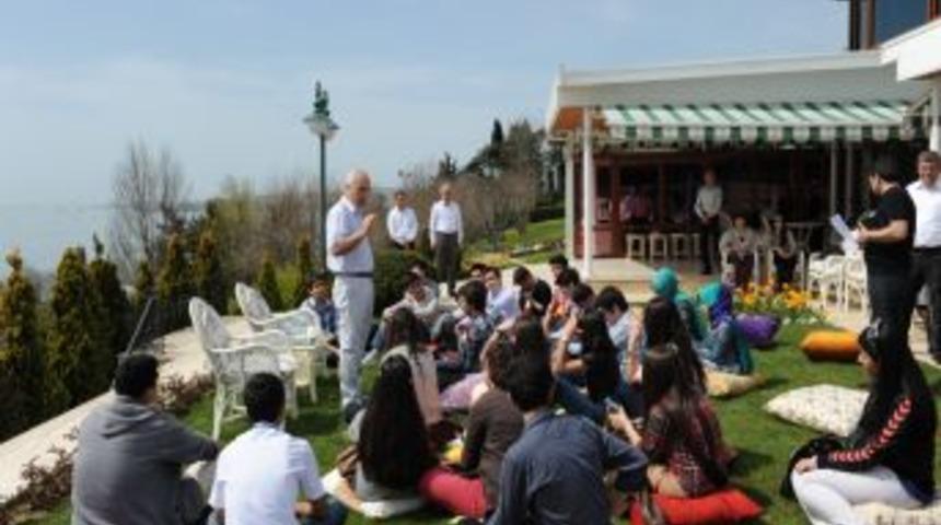 Vali Mutlu, Twitter’daki Takipçileriyle Bir Araya Geldi