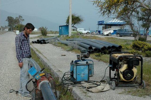 Demre’de Yaz Sezonu Öncesi Sahil Şeridinin Su Şebekesi Yenileniyor