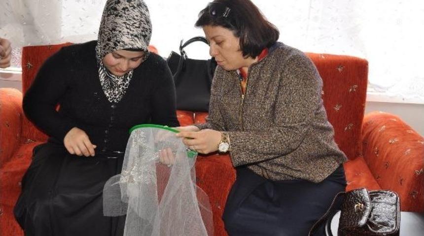 Vali Eşi Arzu Aydın Baykan İl&ccedil;esinde Ziyaretlerde Bulundu