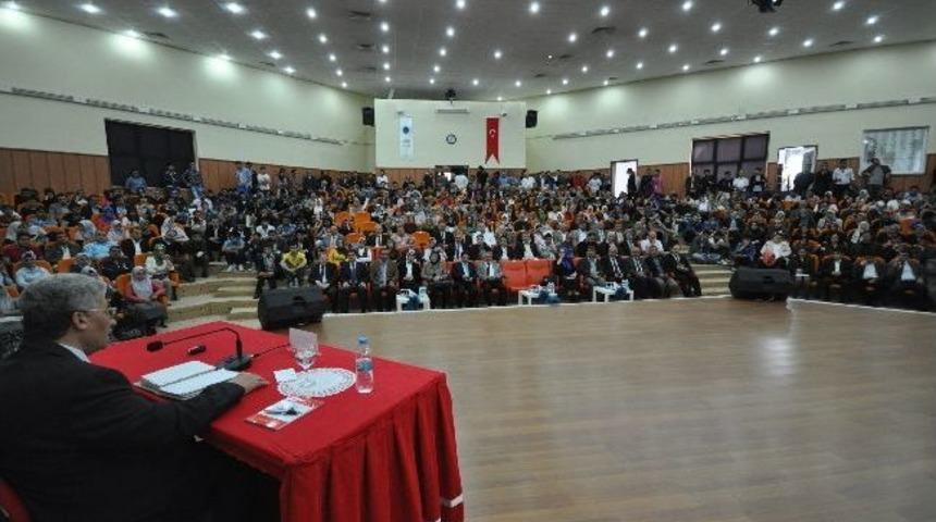 Bü’de “kuran'da Anlatılan Tarih” Konulu Konferans