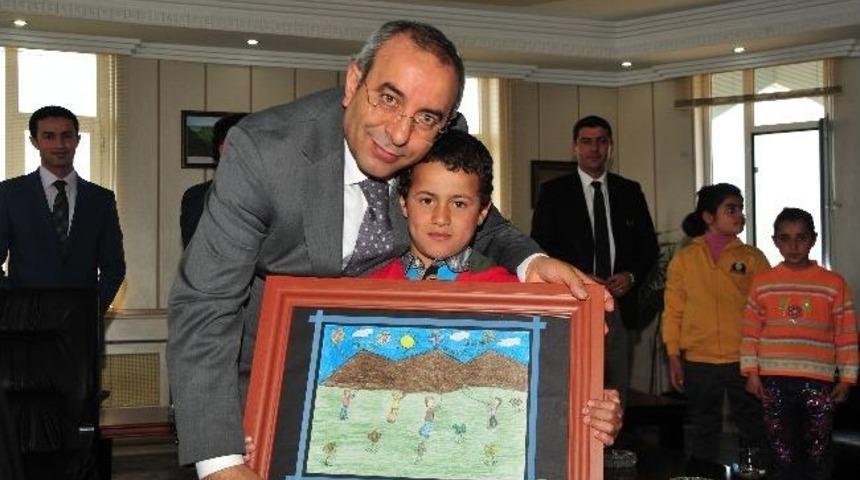 İşitme Engelli &Ouml;ğrencilerden Rekt&ouml;r Battal&rsquo;a Ziyaret