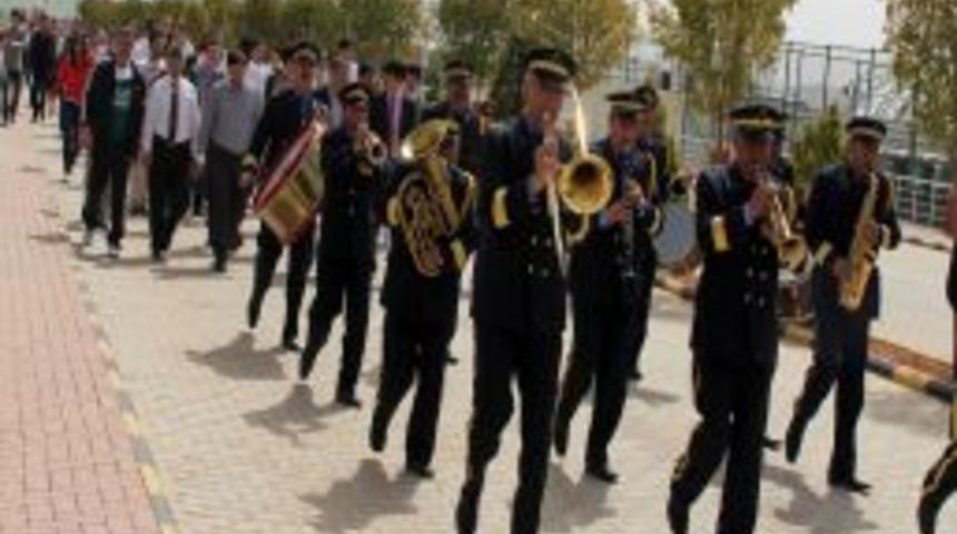 Zirve &Uuml;niversitesi, Sağlıklı Yaşam I&ccedil;in Tam Kadro Y&uuml;r&uuml;d&uuml;