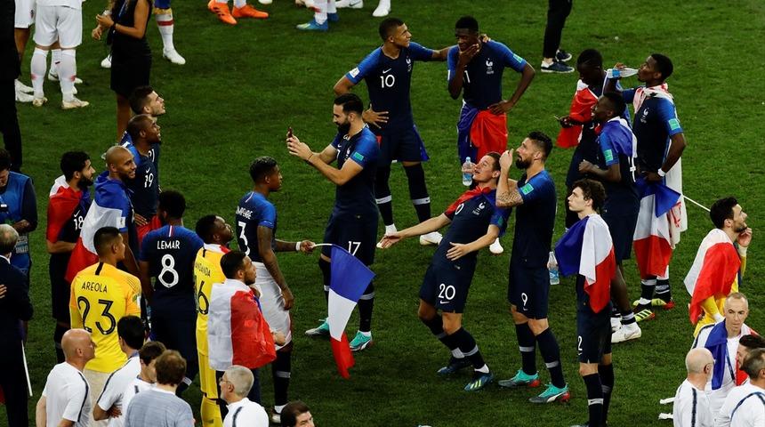 Adil Rami Fransa Milli Takımı'nı bıraktığını açıkladı!