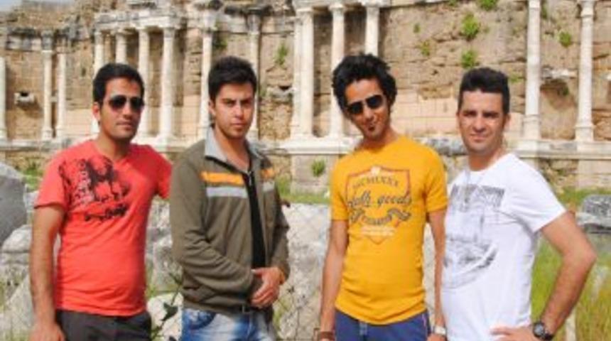 İranlı &Ouml;ğrenciler, Bir D&ouml;nem Perslilerin Hakim Olduğu Side Antik Kent'i Gezdi