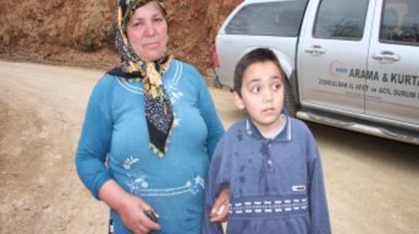 Ormanda 10 Saat Sonra Bulunan Mertcan&rsquo;ın Ailesi G&ouml;zyaşlarına Boğuldu