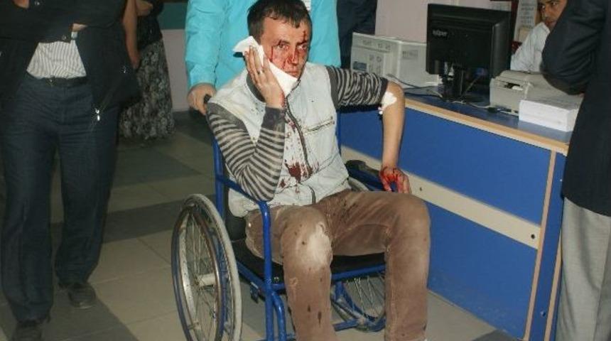 Trakt&ouml;rle Motosiklet &Ccedil;arpıştı: 2 Yaralı