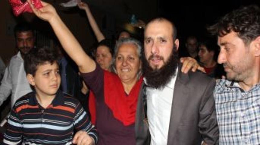 Taliban&rsquo;nın Ka&ccedil;ırdığı Serta&ccedil; Dikilitaş Adana&rsquo;da Davul-zurnayla Karşılandı