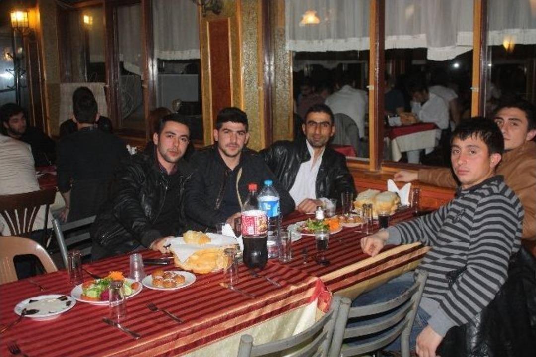 Ak Parti&rsquo;den Dayanışma Ve Kaynaşma Yemeği