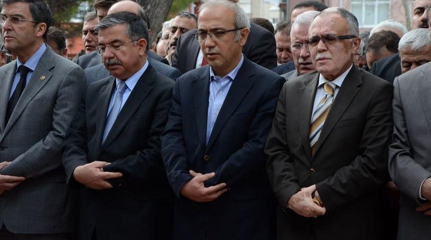 Bakan İsmet Yılmaz, Konya&rsquo;da Cenazeye Katıldı