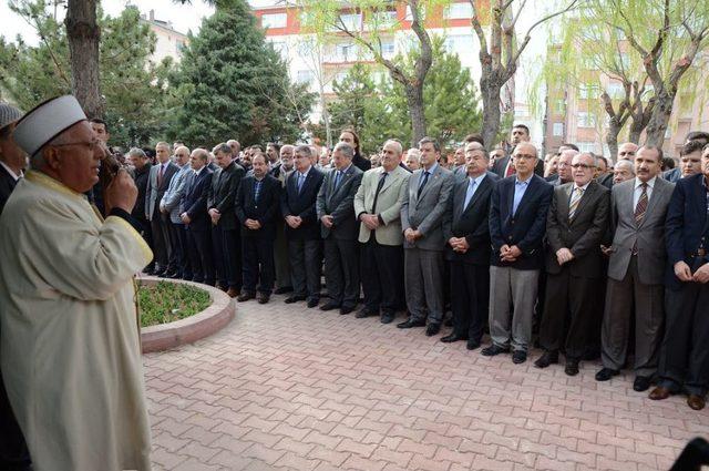 Bakan İsmet Yılmaz, Konya’da Cenazeye Katıldı