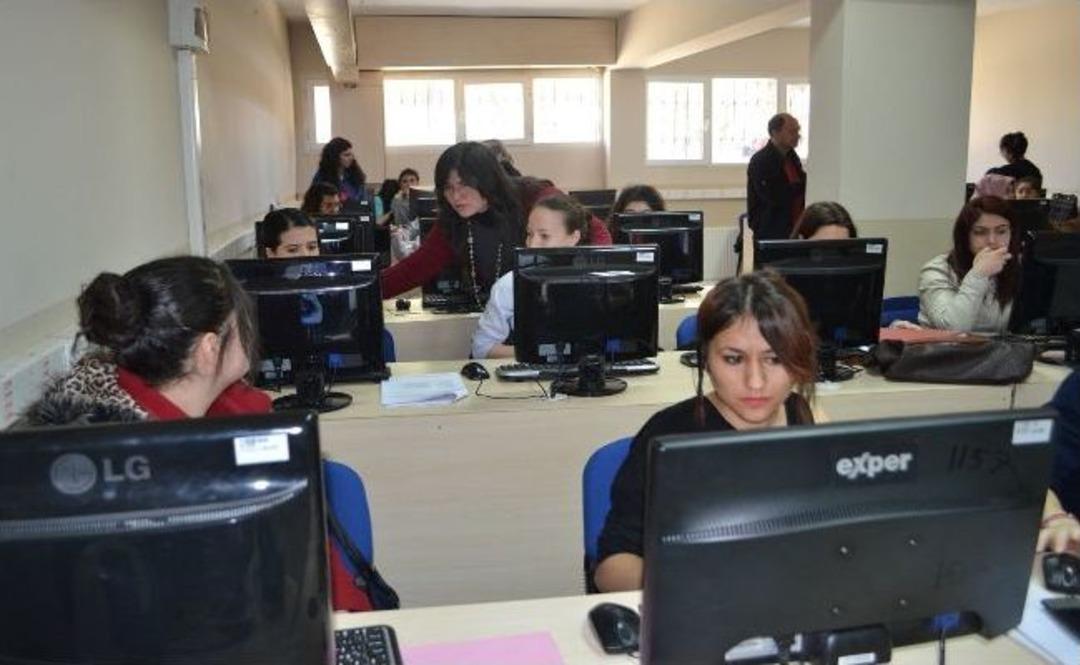 İş Ortamında Ders İşliyorlar