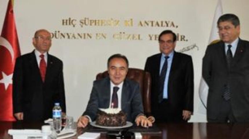 Antalya Valisi&rsquo;ne &ccedil;ifte s&uuml;rpriz