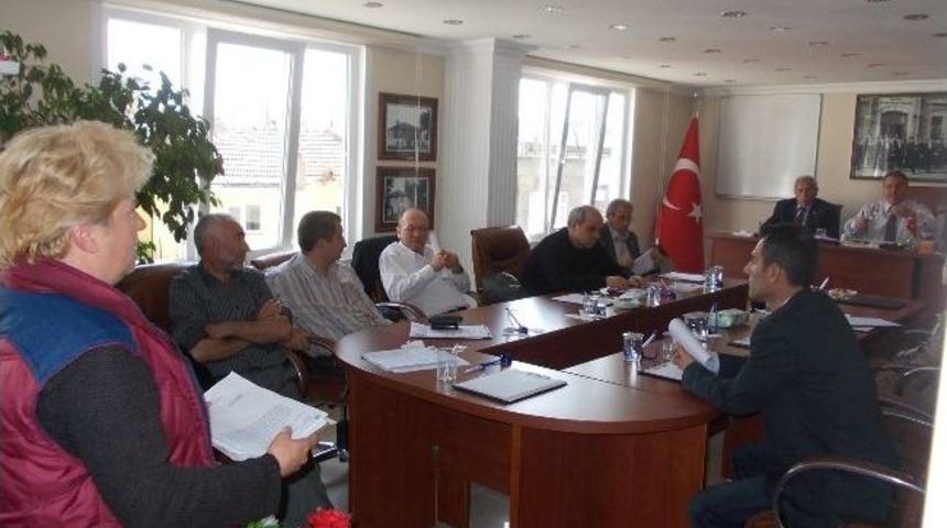 Şark&ouml;y Belediye Meclis Toplantısında Tartışma