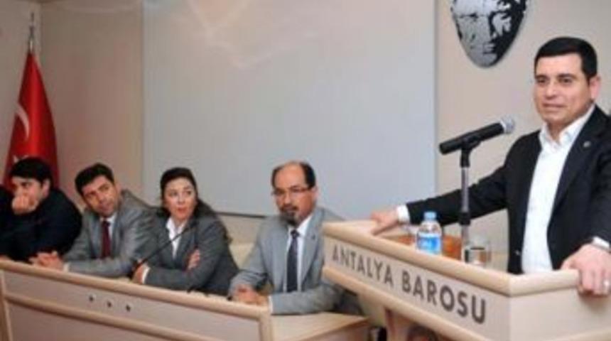 'Hukuk&ccedil;ular iyi siyaset&ccedil;i olur'