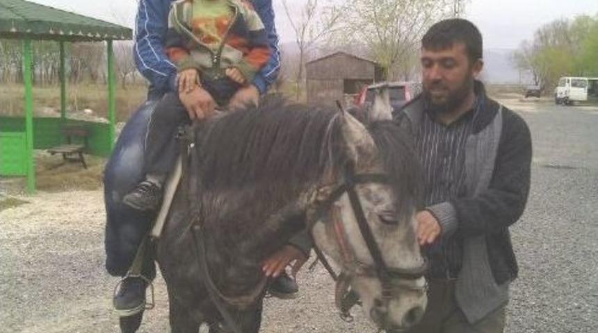 Sultan Sazlığı&rsquo;nda At Biniciliğine B&uuml;y&uuml;k İlgi