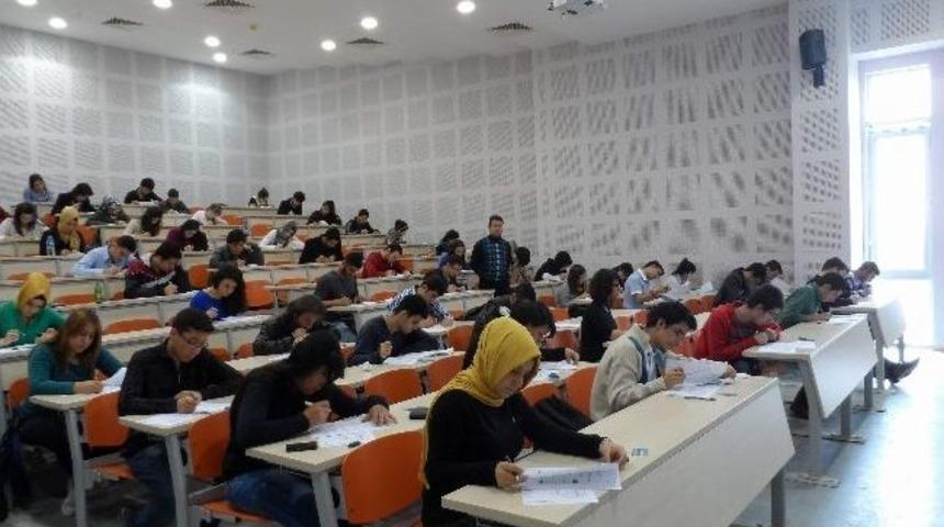 7 Aralık Üniversitesi’nde Erasmus Dil Sınavı