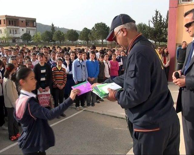 Mektuplaşma Geleneğini Yaşatıyorlar