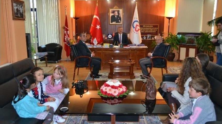 Minik &Ouml;ğrencilerden Başkan Ertem&rsquo;e Teşekk&uuml;r Ziyareti