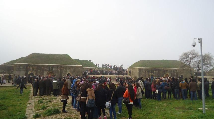 Dokuz Eyl&uuml;l &Uuml;niversitesi &Ouml;ğrencileri 15 Otob&uuml;sle &Ccedil;anakkale'ye Gitti