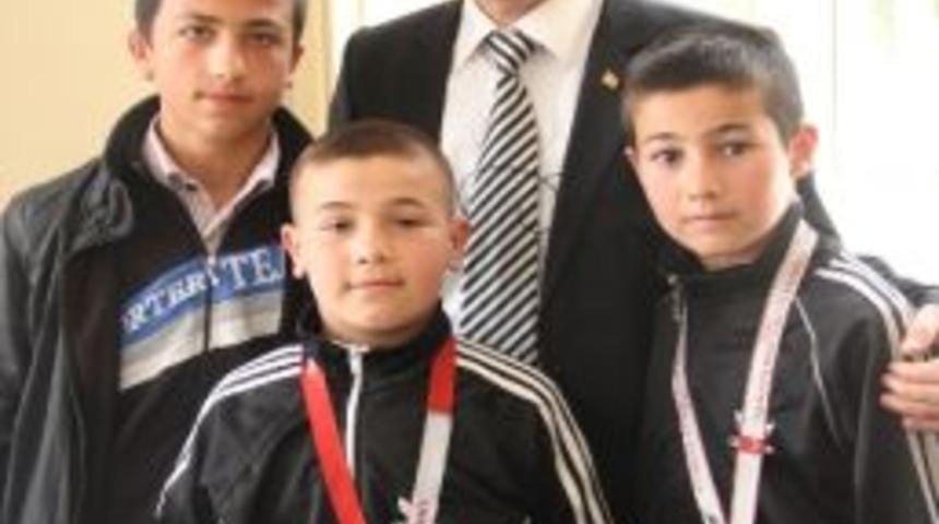 Minik Pehlivanlardan B&uuml;y&uuml;k Başarı