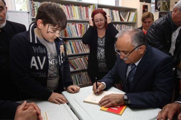 Bayraklı’da Merkez Kütüphanesi Açıldı G2