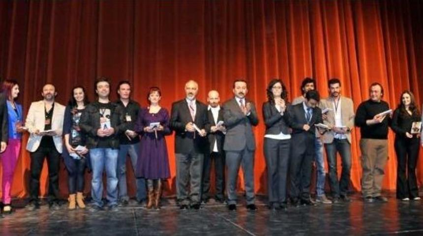 Sel&ccedil;uk&rsquo;un Tiyatro Festivali A&ccedil;ıldı