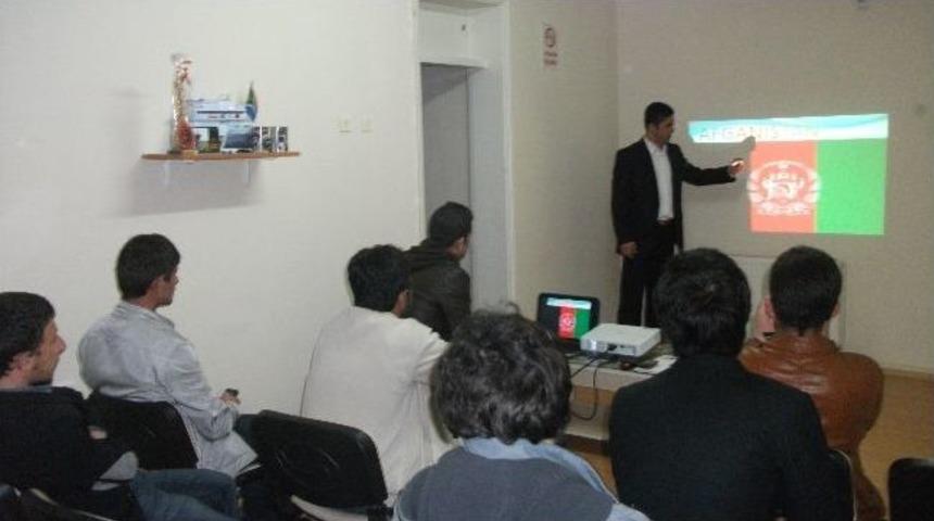 Afgan &Ouml;ğrenci &Uuml;lkesini Anlattı