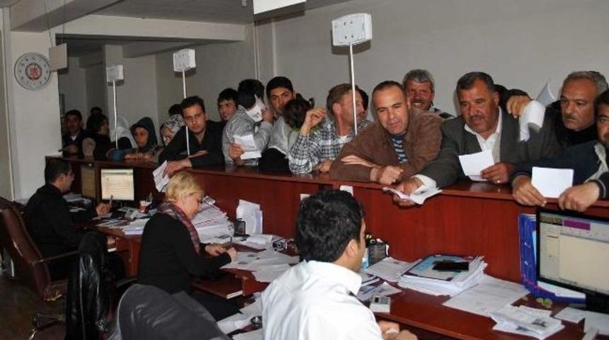 Midyat Kaymakamlığı'ndan Suriyelilere Para Yardımı