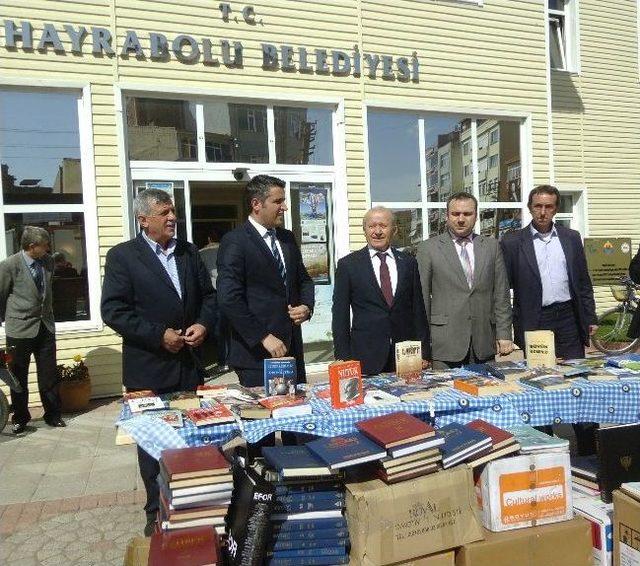 Küçükçekmece Hayrabolulular Deneği Kitap Toplama Kampanyasına 1300 Kitap Bağışladı