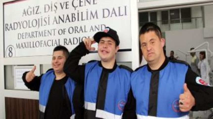 İzmir K&acirc;tip &Ccedil;elebi &Uuml;niversitesi, İyilik Polisleri'nin Dişlerini Tedavi Edecek