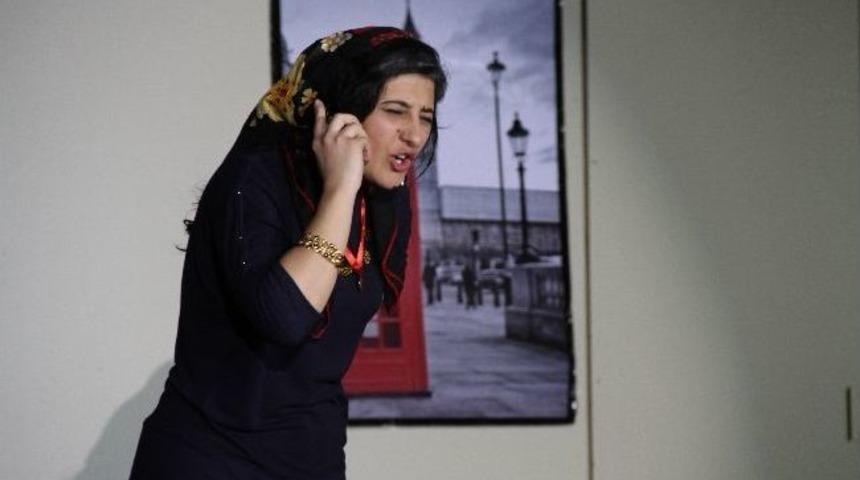 Ardahan Emniyeti &Uuml;niversitelileri Tiyatroda Buluşturdu