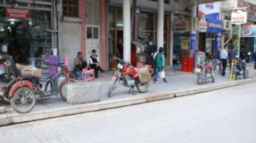 Kırıkhan&rsquo;da Kaldırım İşgalcilerine Uyarı