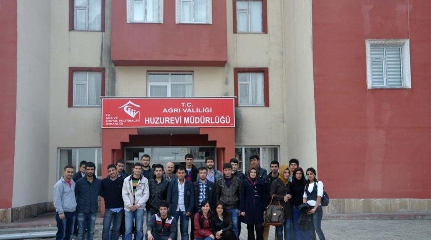 Ağrı İbrahim &Ccedil;e&ccedil;en &Uuml;niversitesi &Ouml;ğrencileri Huzurevini Ziyaret Etti
