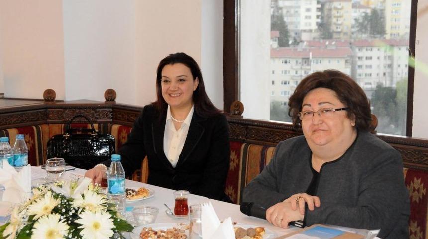 AK Parti Kadın Kolları Başkanı Akşit: Mobbing &Ccedil;alışan Kadının Kabusu