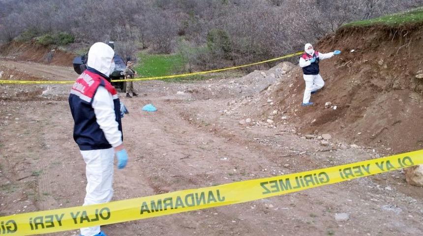 İnsan Kemiklerinin Bulunduğu Yerde Jandarma Kazı Yaptı