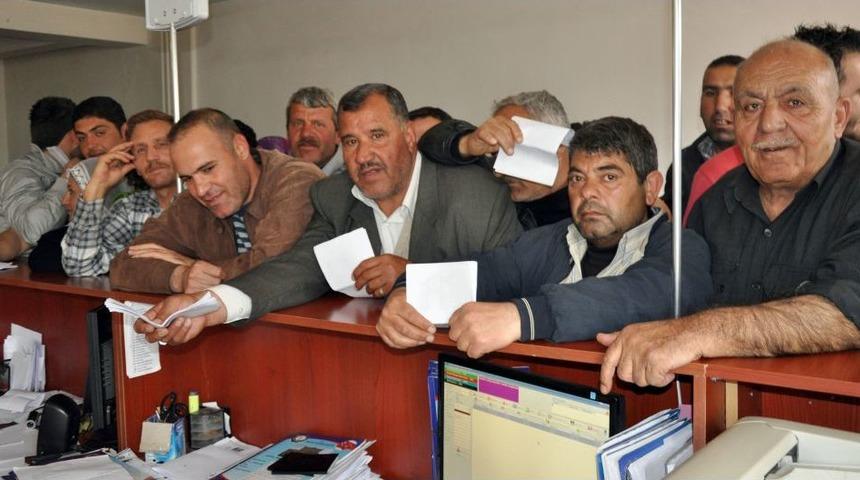 Midyat&rsquo;ta, Suriye&rsquo;den Ka&ccedil;an Vatandaşlara Para Yardımı