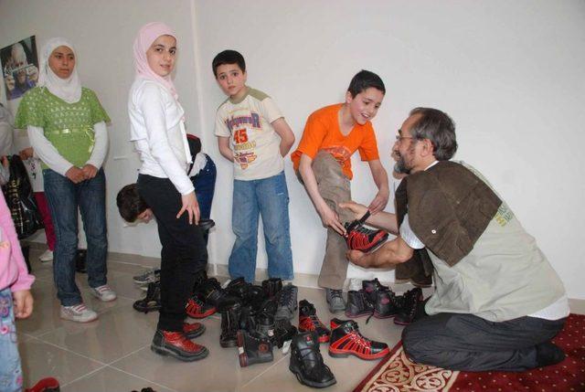 İHH Suriyeli Yetim Çocuklara Yardım Elini Uzattı 1